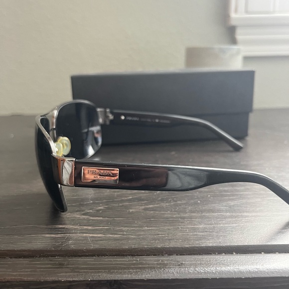 Authentic Vintage Prada unisex aviator sunglasses - Picture 5 of 10